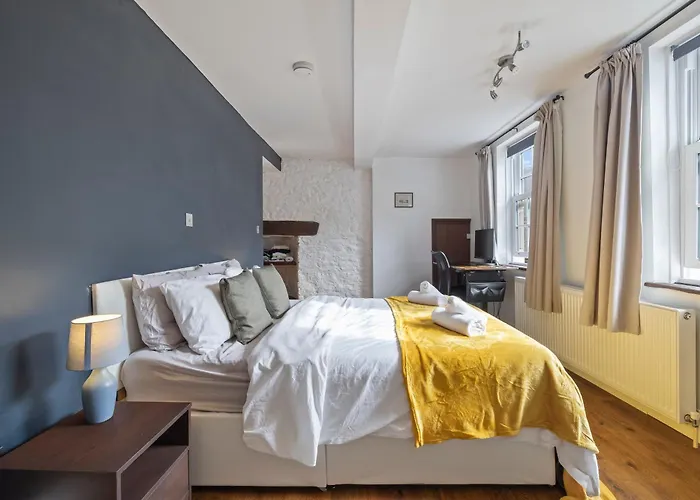 Timeless 400-Year-Old Historic Flat