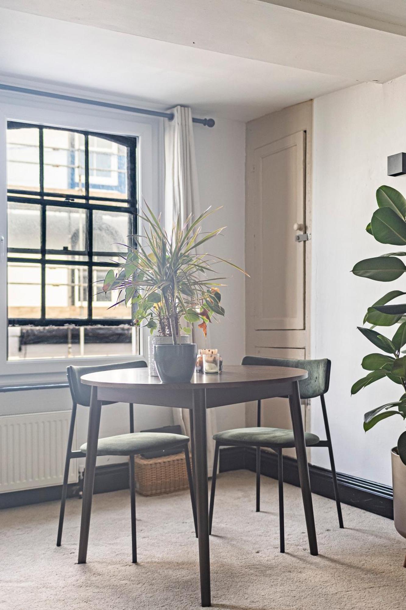 Timeless 400-Year-Old Historic Flat * Plymouth